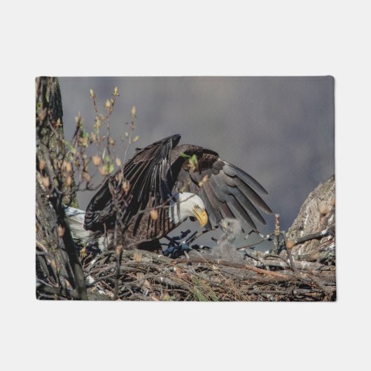 彼女のベビーを持つ白頭鷲 ドアマット (正面)