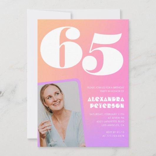 彼女のレトロ写真のためのピンクの65歳の誕生日招待状 招待状 (正面)