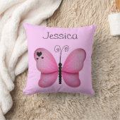 彼女の一流のピンクの蝶装飾的な枕を加えて下さい クッション (ブランケット)