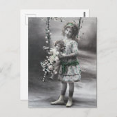 彼女の人形を持つ美少女ヴィンテージブラック&ホワイト ポストカード (正面/裏面)