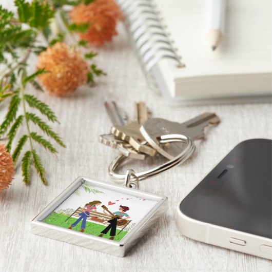 彼女の側の女性が付いているギターを演奏することに人を配置して下さい キーホルダー (側面)