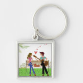 彼女の側の女性が付いているギターを演奏することに人を配置して下さい キーホルダー (正面)