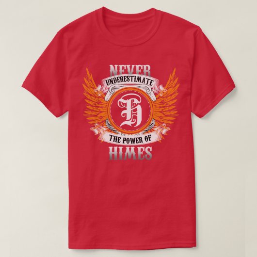 彼女の力を過小評価しない名前のシャツ Tシャツ (デザイン正面)