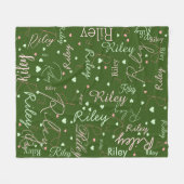 彼女の名前とピンクのハートは緑の上で フリースブランケット (正面(横))