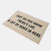 彼女の多くの犬のようであることをちょうどそう知っています ドアマット (アングル)