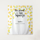 彼女の大切な人を見つけた！レモン ブライダルシャワー タペストリー (正面)