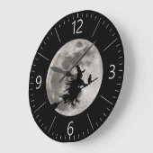 彼女の後ろの明るい月を持つ飛んでいるな魔法使い ラージ壁時計 (傾斜)