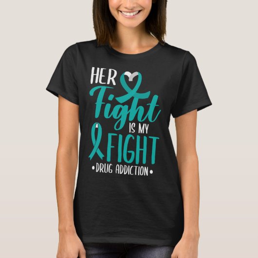 彼女の戦いは私の薬物中毒認識度 Tシャツ (正面)