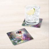 彼女の手の中の花を称賛する女の子 スクエアペーパーコースター (インサイチュ)