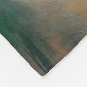 彼女の手の中の花を称賛する女の子 フリースブランケット (角)