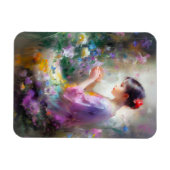 彼女の手の中の花を称賛する女の子 マグネット (横)