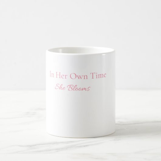 彼女の時間に彼女は咲く マグカップ | フェミニン マグカップ (中央)