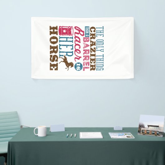 彼女の熱狂する馬はバレルレーサーよりのものだ 横断幕 (トレードショー)