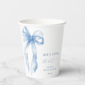 彼女の特別な日を祝おう ダスティーブルーのリボン ブライダルシャワーの紙コップ 紙コップ (正面)