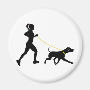 彼女の犬の磁石との女の子のランニング マグネット