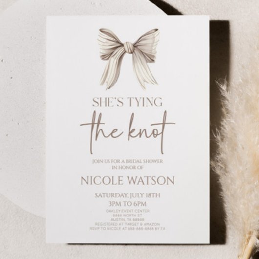 彼女の白いリボンのウェディングシャワー 招待状