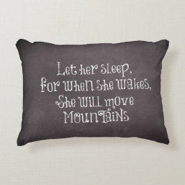 彼女の睡眠を許可する彼女は山を移動する引用文 アクセントクッション