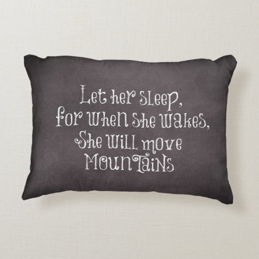 彼女の睡眠を許可する彼女は山を移動する引用文 アクセントクッション (裏面)