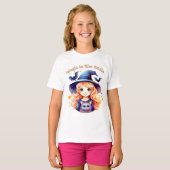 彼女の笑顔に魔法が宿ってる – キッズハロウィンTシャツ Tシャツ (正面フル)