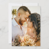 「彼女の結婚が決まった」パープルのリボン写真 ブライダルシャワー 招待状 (裏面)