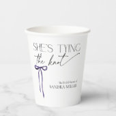 彼女の結婚を祝う パープルのリボン ブライダルシャワー 紙コップ (正面)