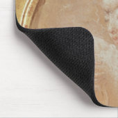 彼女の胸を絞っている若い女の子 マウスパッド (コーナー)