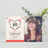 彼女の花のハートの60歳の誕生日招待状 招待状 (スタンド正面)