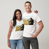 彼女の英雄を待っているクルドの女性 Tシャツ (ユニセックス)