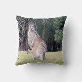 彼女の袋のベビーJoeyを持つ母カンガルー クッション (裏面)