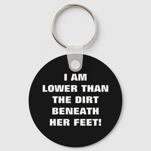 彼女の足の下の汚れより低い キーホルダー (正面)