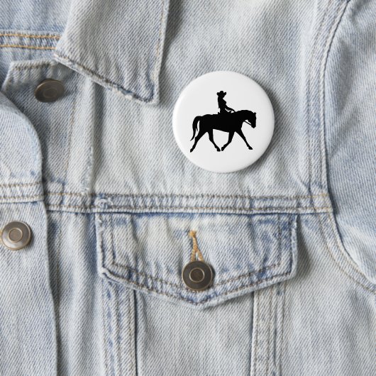 彼女の馬に乗っている女性のカーボーイ 缶バッジ (インサイチュ)