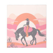 彼女の馬に乗る女性のカーボーイと砂漠の空 ノートパッド (正面)