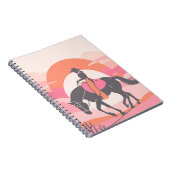 彼女の馬に乗る女性のカーボーイと砂漠の空 ノートブック (右側)