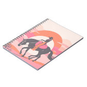 彼女の馬に乗る女性のカーボーイと砂漠の空 ノートブック (左側)