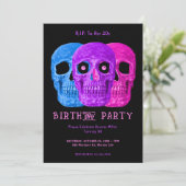 彼女の20代に終焉　ユーモアのある紫色のゴシック風誕生日カード 招待状 (スタンド正面)