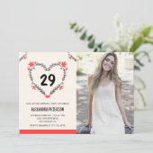 彼女の29歳の誕生日パーティーの招待状 フラワーハート 招待状 (スタンド正面)