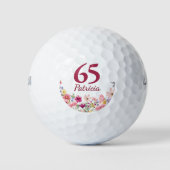 彼女の65歳の誕生日プレゼント ピンクの花柄カスタム ゴルフボール (正面)
