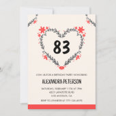 彼女の83歳の誕生日に現代的なあらゆる年齢の花のハート 招待状 (正面)