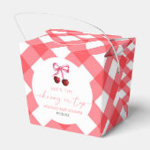 彼女はさくらんぼオントップボウさくらんぼベビーシャワー フェイバーボックス (裏面サイド)