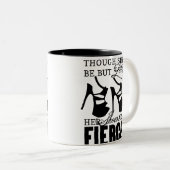 彼女はしかし小さくか激しい靴あります ツートーンマグカップ (正面右)