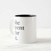 彼女はそれのために-女性のためのインスピレーション行きました ツートーンマグカップ (正面左)