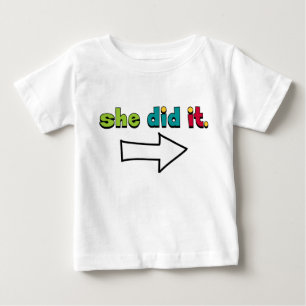 彼女はそれをしました(2)右矢印の1: オーガニック ベビーTシャツ