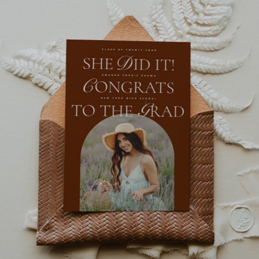 彼女はそれをやったテラコッタアーチハイブリッドフォント卒業 招待状