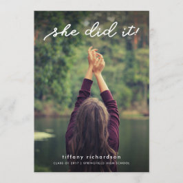 彼女はそれを写真との|の卒業パーティーの招待しました 招待状