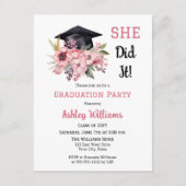 彼女はそれを行ったグラッドキャップとピンクのフローラ彼女はグラードパーティー インビテーションポストカード (正面)