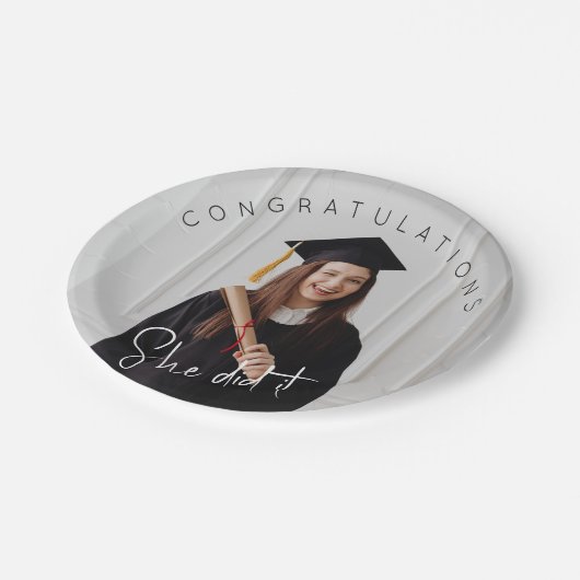彼女はそれを行った，写真，卒業生への祝辞 ペーパープレート (アングル)