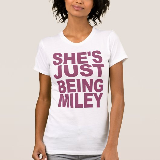 彼女はちょうどMileyのTシャツです Tシャツ (正面)