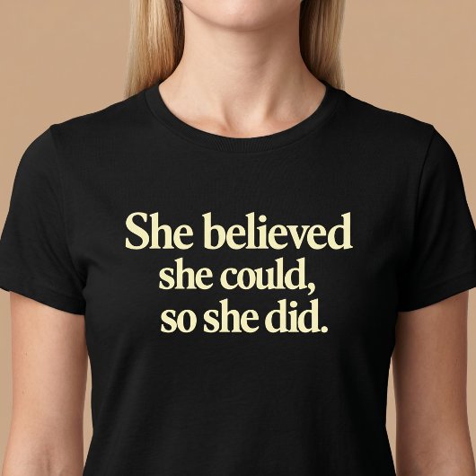 彼女はできるって信じてた Tシャツ