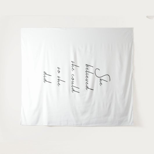 彼女はできると信じた - インスピレーション名言 タペストリー (正面(横))