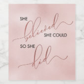 彼女はできると信じた ローズゴールド タイポグラフィー ブラッシュ ワインラベル (シングルラベル)